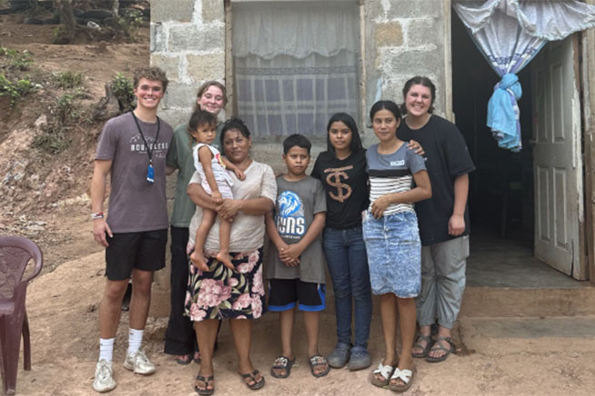 students with honduran family